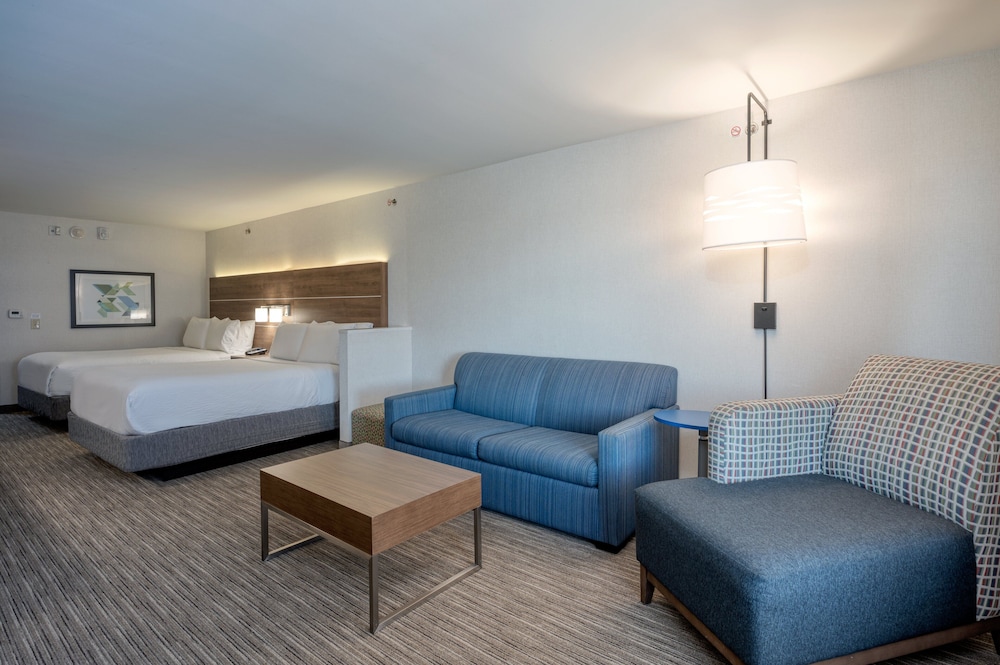 Suite, 2 Queen Beds - Photo 6