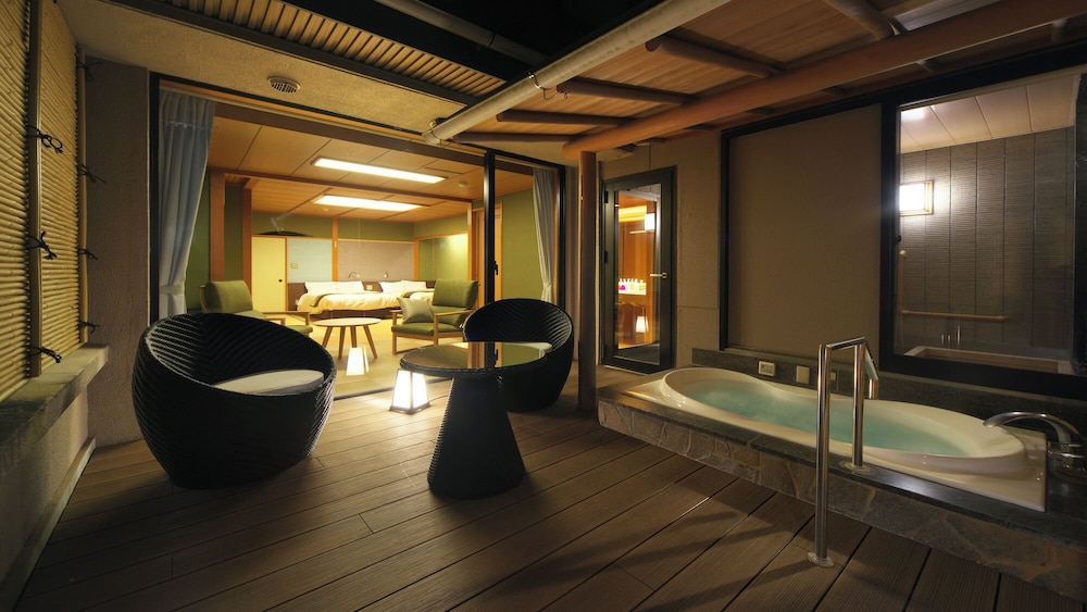Royal Quadruple Room photo 2