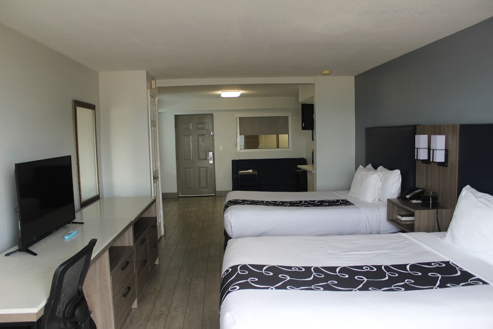Suite, Multiple Beds, Non Smoking, Oceanfront - Photo 2
