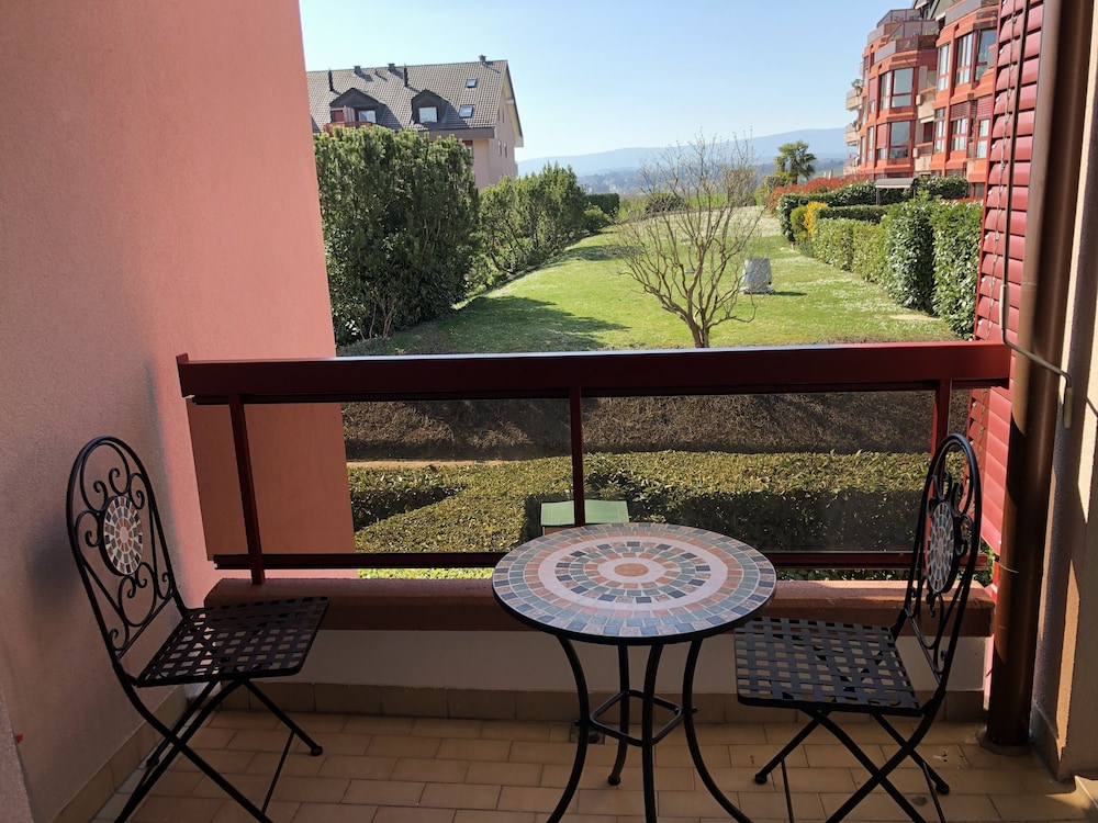 Condo, 1 Bedroom, Smoking, Balcony