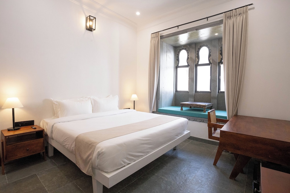Deluxe Queen Room