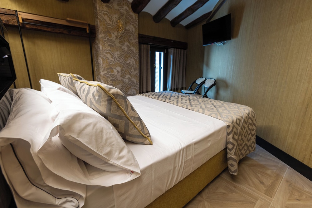 Luxury Studio Suite, City View photo 3