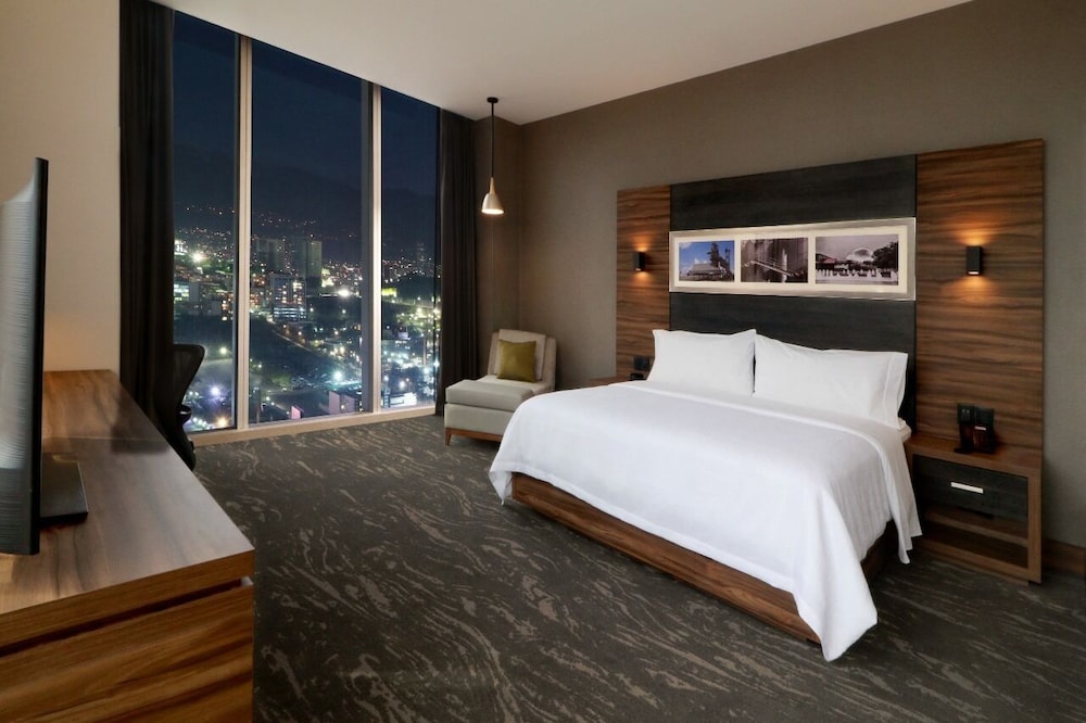 Deluxe Room, 1 Queen Bed, Mountain View - Photo 1