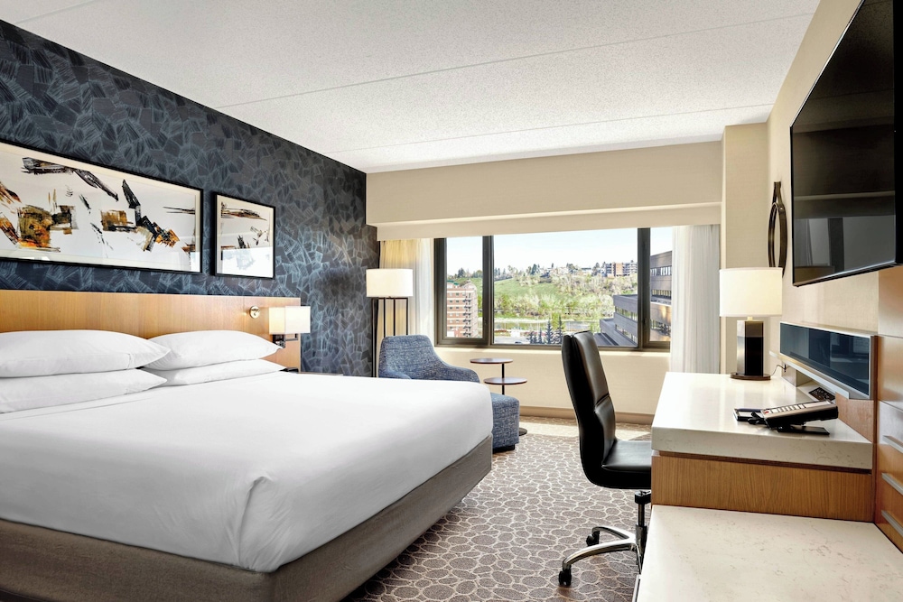 Deluxe Room, 1 King Bed, River View - Photo 1