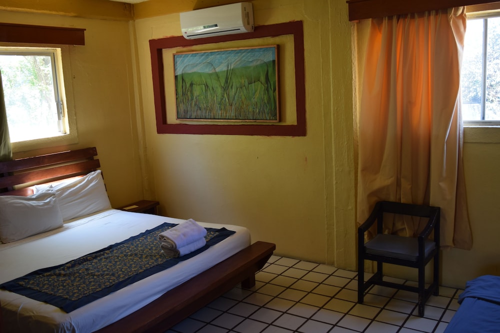 Suite, 1 King Bed, Partial Sea View photo 1