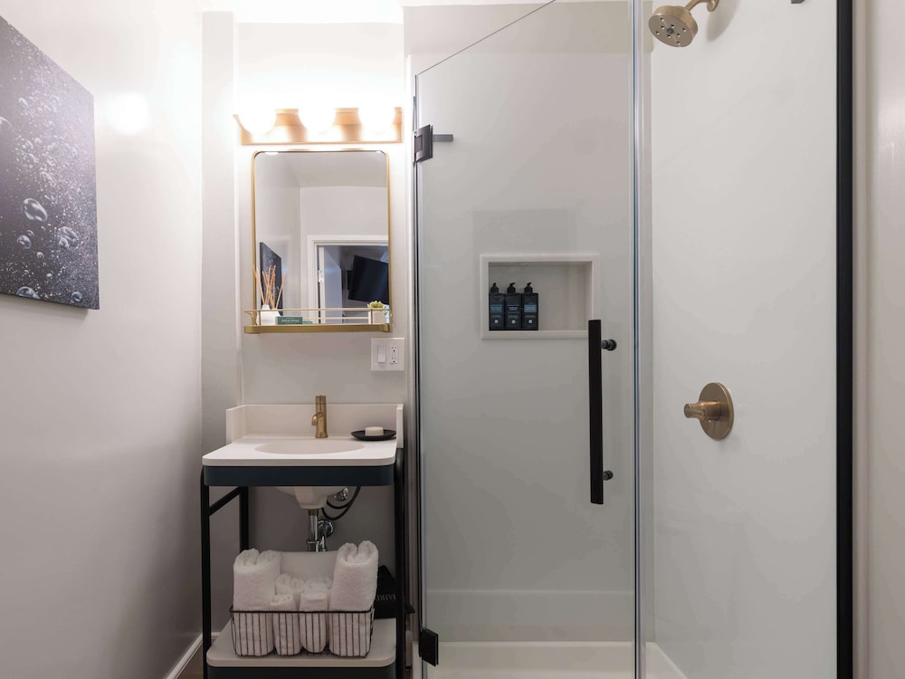 Room, 1 Queen Bed, Accessible (Modern) - Photo 9