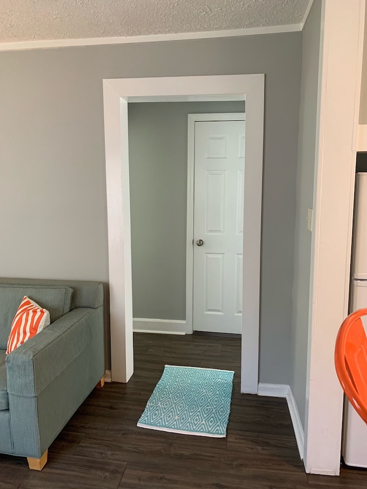 Flip Flop Cottages, 2 Bedroom, 2 Full Beds, 1 Bath with Front Porch photo 3