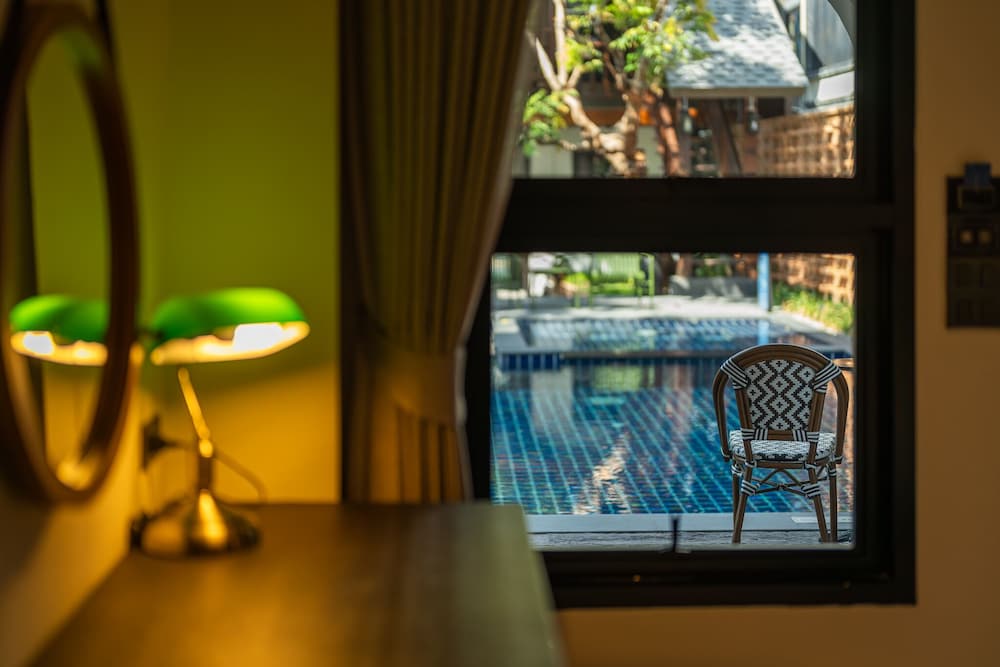 Superior Room, 1 King Bed, Non Smoking, Pool View - Photo 3