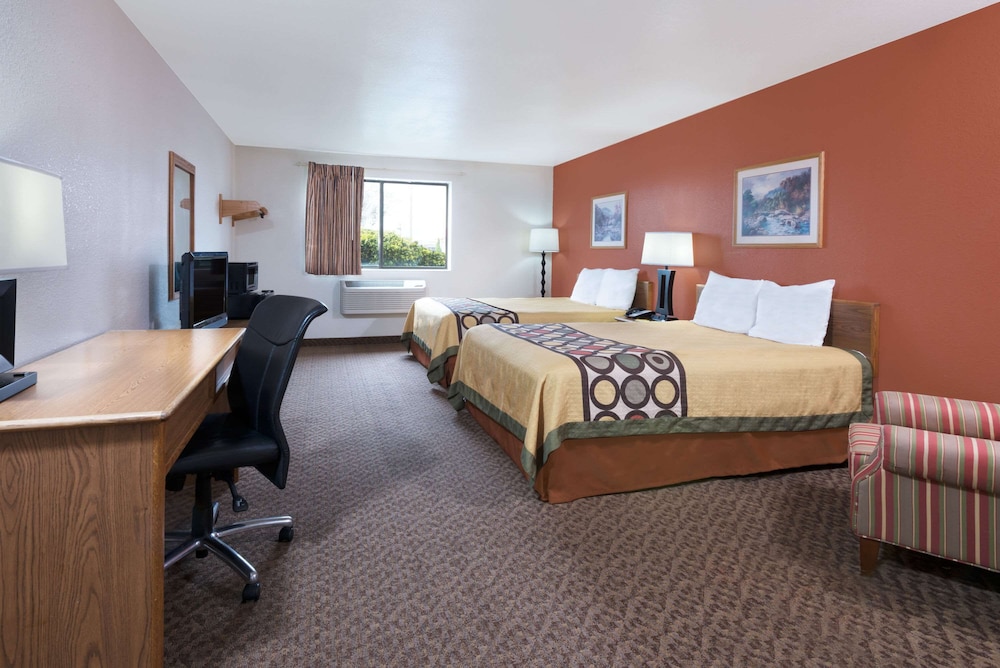 Standard Room, 2 Queen Beds - Photo 3