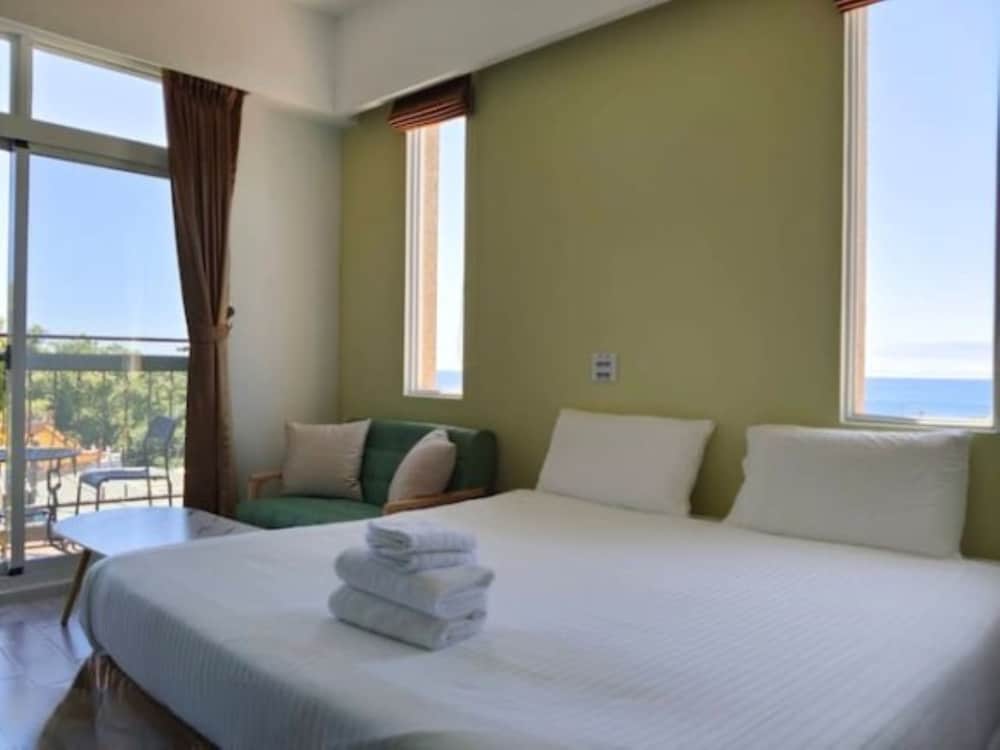 Double Room with Side Sea View and Balcony photo 3