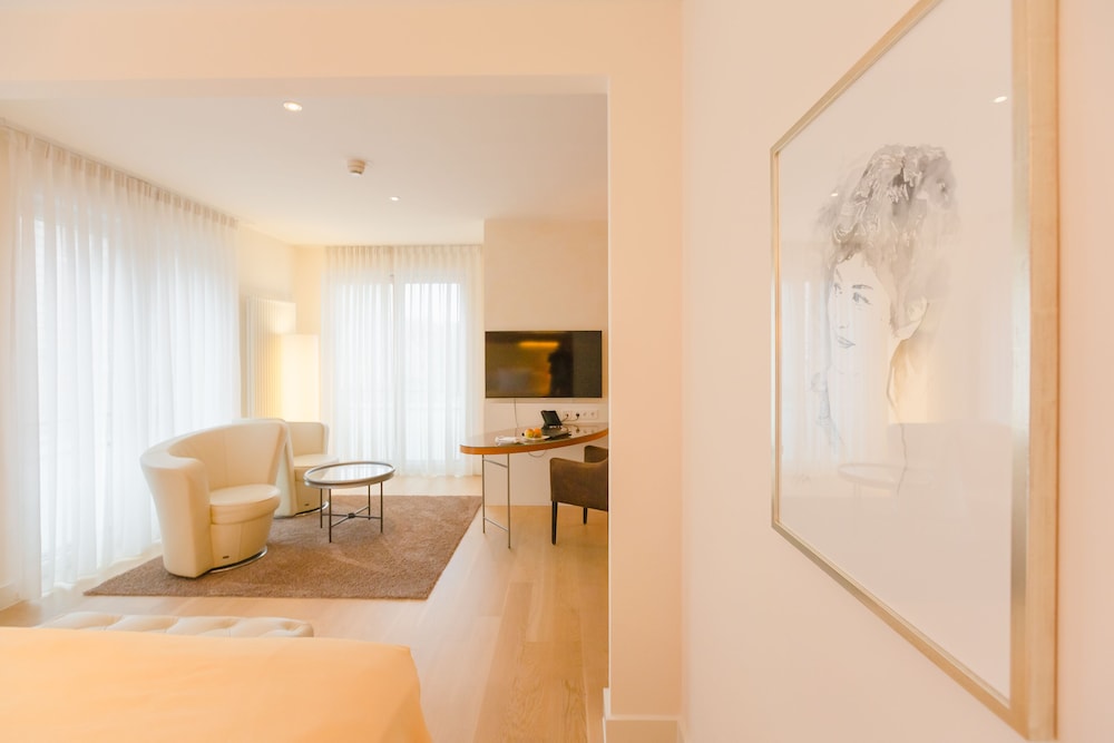 Junior Suite, City View (Street view ) - Photo 4