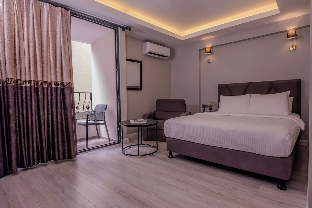 Superior Room with Balcony photo 1