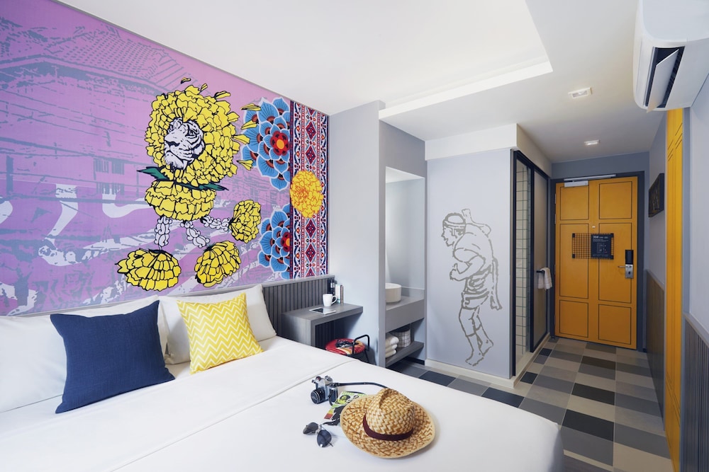 Room (One of a Kind) photo 2