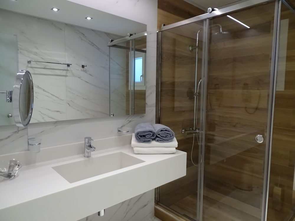 Junior Suite | Upper floor with Sea view photo 3