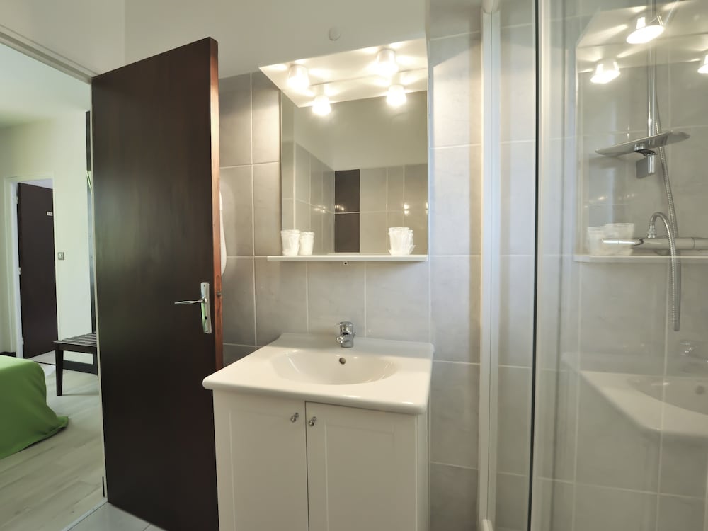 Standard Suite, Private Bathroom photo 2