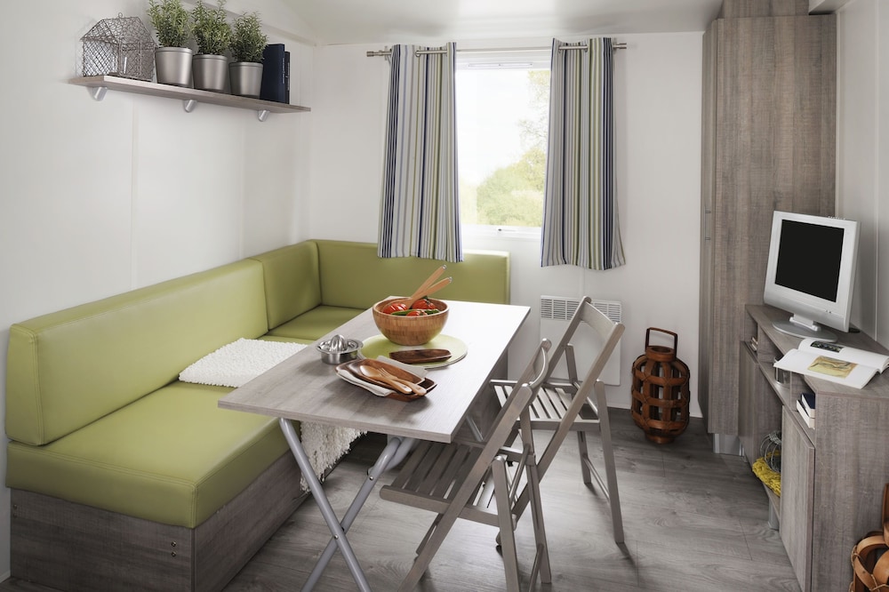 Mobile Home, 2 Bedrooms, Kitchen (Mercury) photo 3