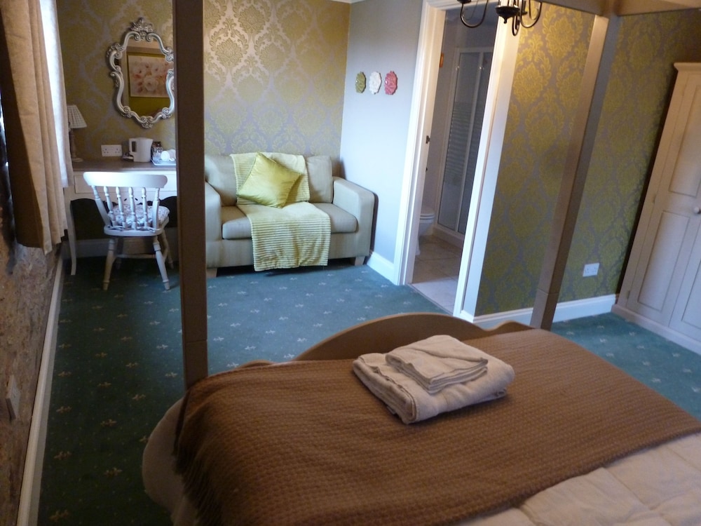 Suite, Ensuite (Room 11 -  Swallow) photo 2