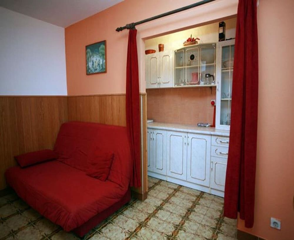 Apartment (Brti - 250 m from beach - A2 SMEĐI(2) photo 2