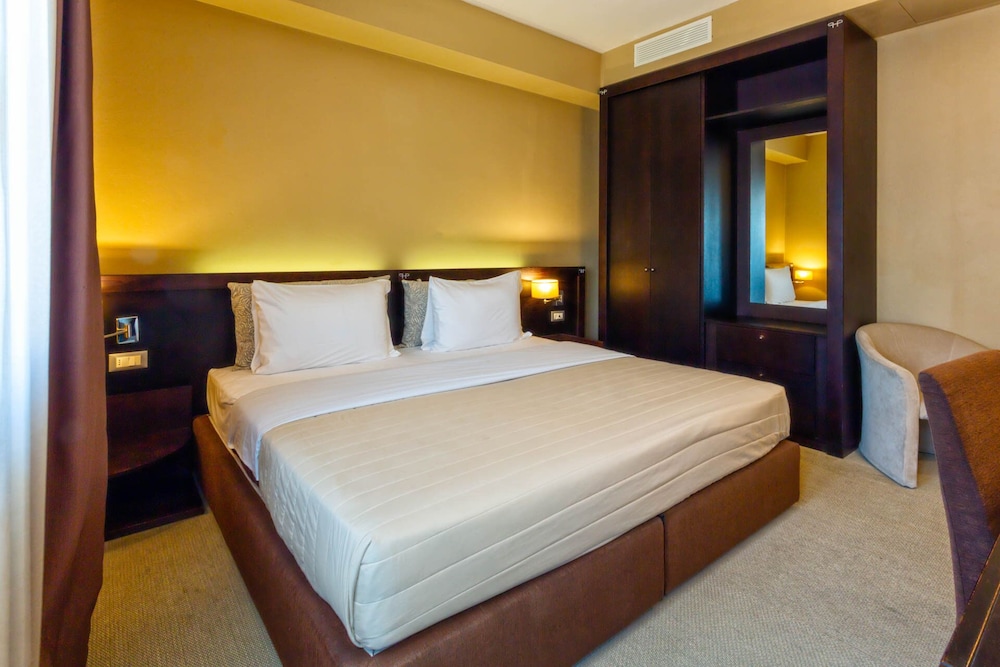 Standard Double or Twin Room - Photo 3