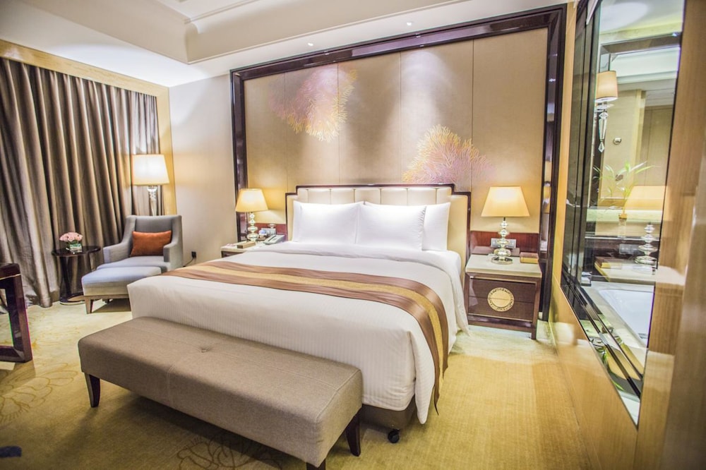 Grand Deluxe King Room with View photo 3