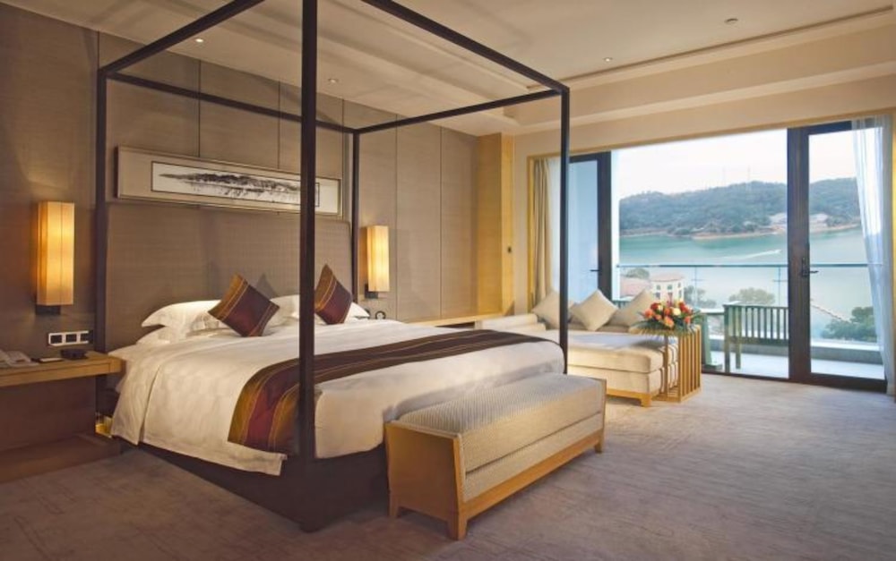 Deluxe Suite, River View