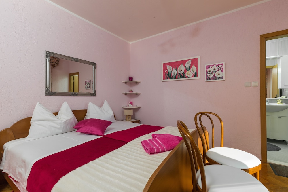 Double Room (Comfort Double Room with Balcony and ) photo 2