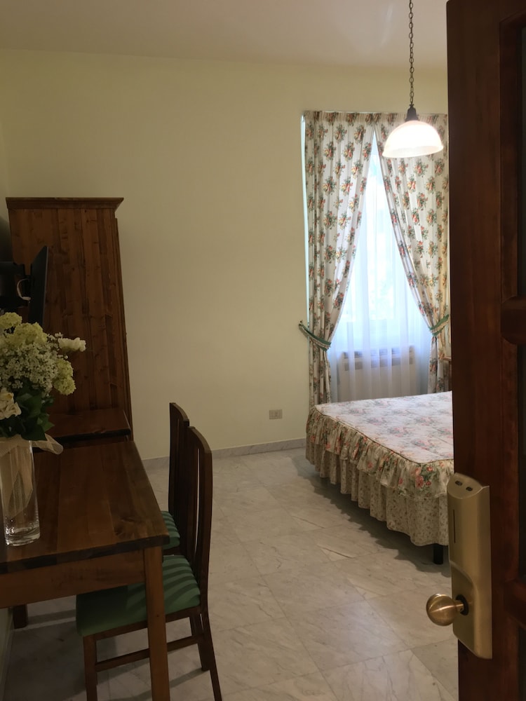 Double Room, 1 Queen Bed photo 3