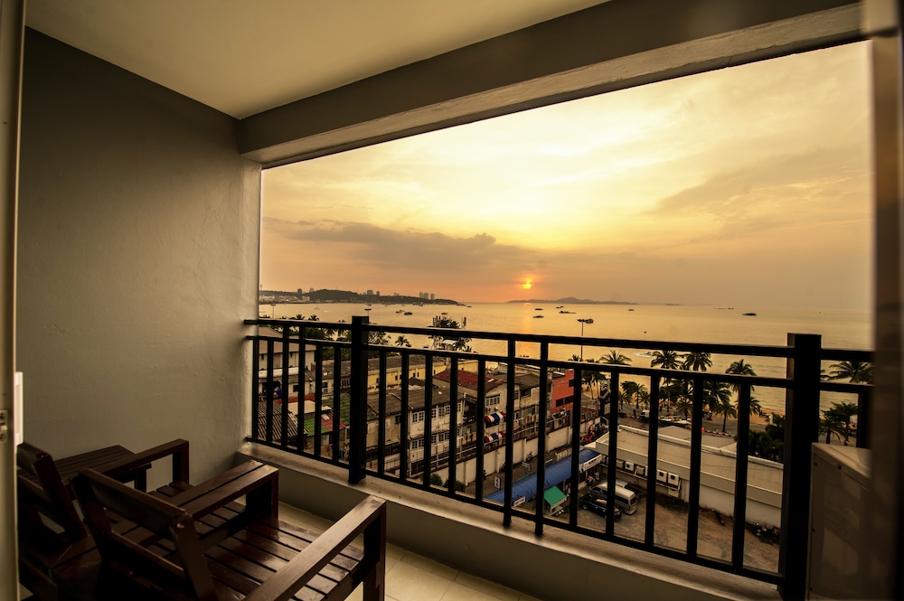 Deluxe Room, Sea View photo 3