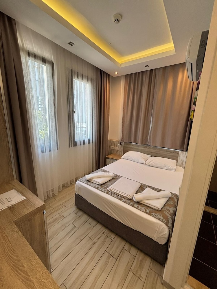 Deluxe Economic Room Without Balcony