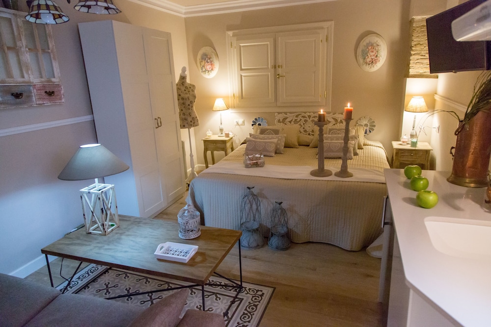 Premium Apartment, 1 Bedroom, Refrigerator & Microwave