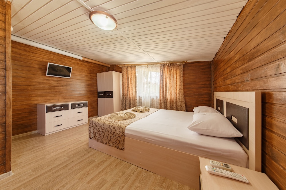 Standard Triple Room, Partial Sea View, Corner