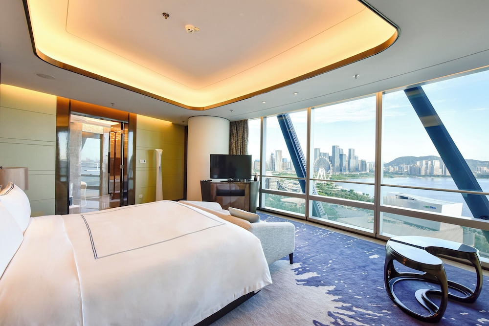 Vice Presidential Suite, 1 King Bed, Bay View