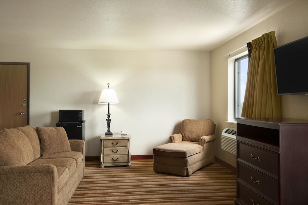 Studio Suite, 1 King Bed, Non Smoking - Photo 3