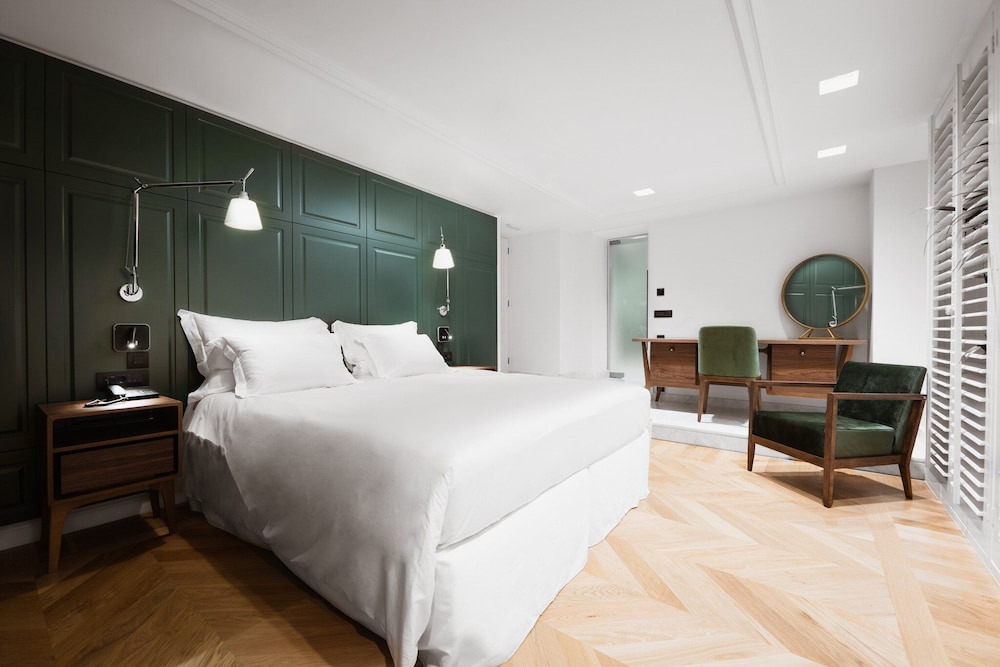 Suite - Photo 21
