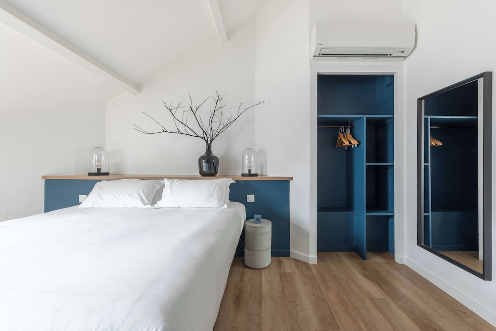 Superior Suite, 1 King Bed, Non Smoking - Photo 10