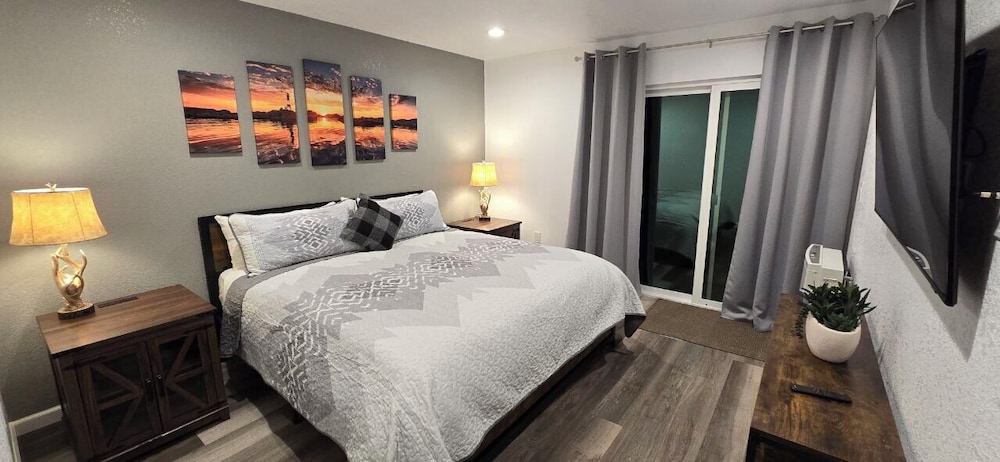 Luxury Room, 1 King Bed photo 1
