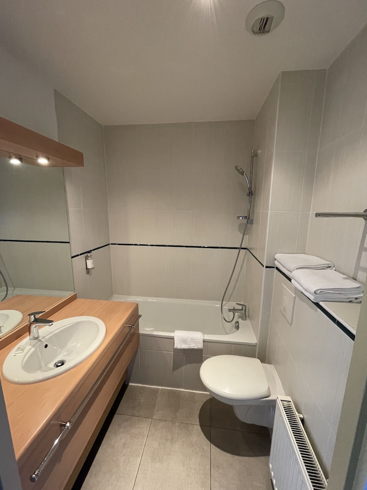 Twin Room - Photo 2