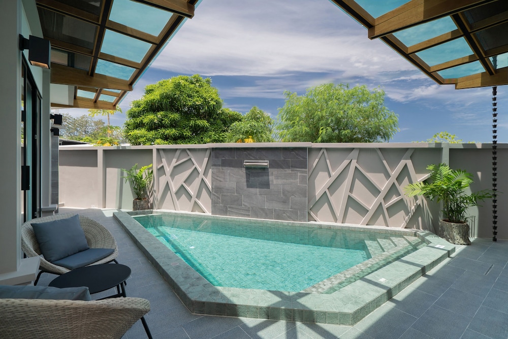 2 Bedroom Deluxe Pool Villa - Photo 4