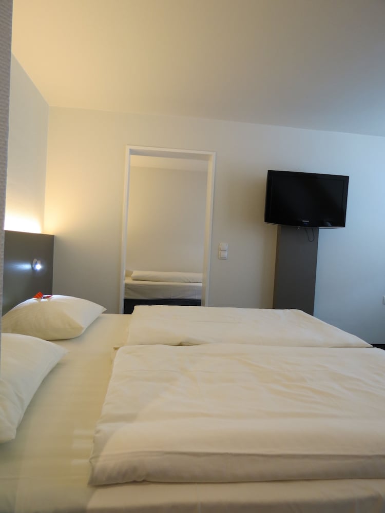 Suite, Multiple Beds - Photo 1