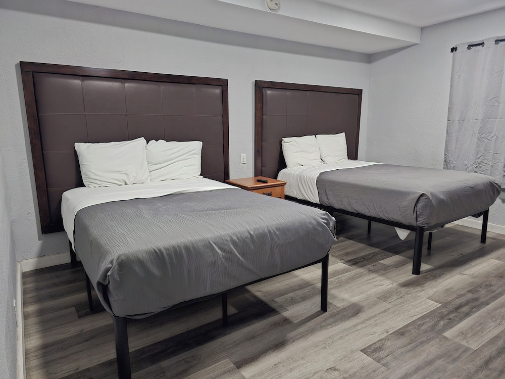 Standard Room, 2 Double Beds photo 2