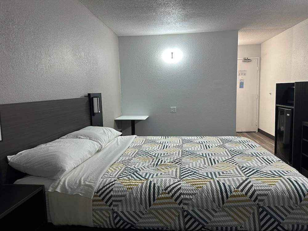 Standard Room, 1 Queen Bed, Accessible, Non Smoking photo 1