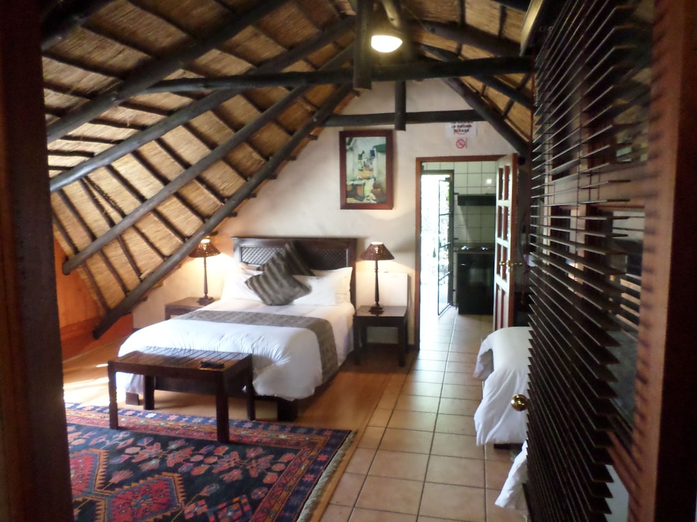 Family Studio Suite, 1 Bedroom, Non Smoking, Garden View photo 2
