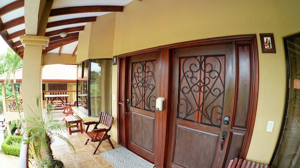 Deluxe Double Room, 2 Queen Beds, Kitchenette, Poolside photo 3