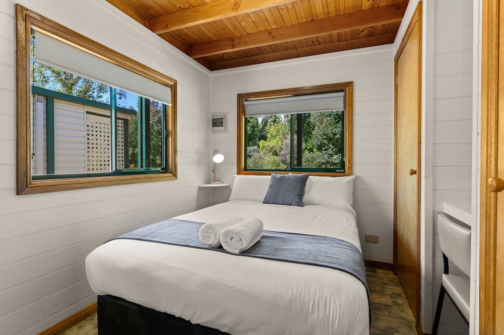 Riverfront Cabin photo 2
