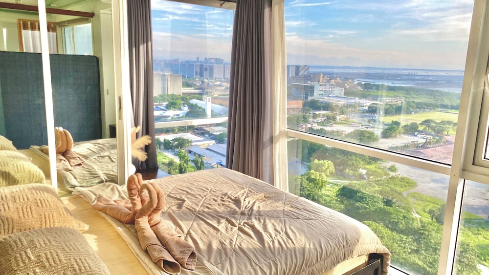Luxury Condo, Bay View