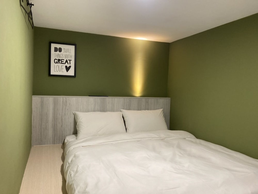 Deluxe Capsule - Mixed Dorm - Photo 9
