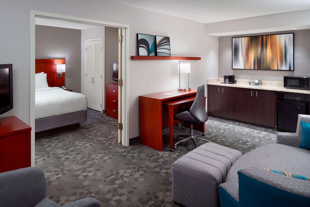 Suite, 1 King Bed with Sofa bed, Accessible (Hearing One Bedroom) - Photo 3