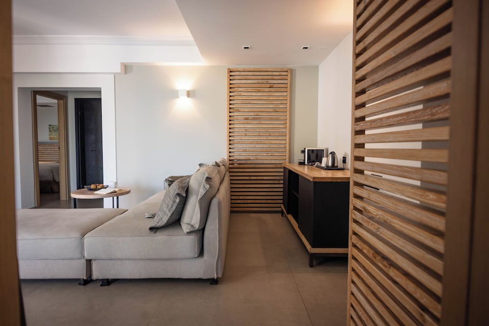 Family Suite, 2 Bedroom, Garden & Limited Sea View photo 3