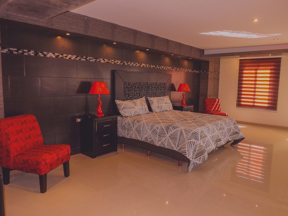 Luxury Suite, 2 Bedrooms, Corner photo 1
