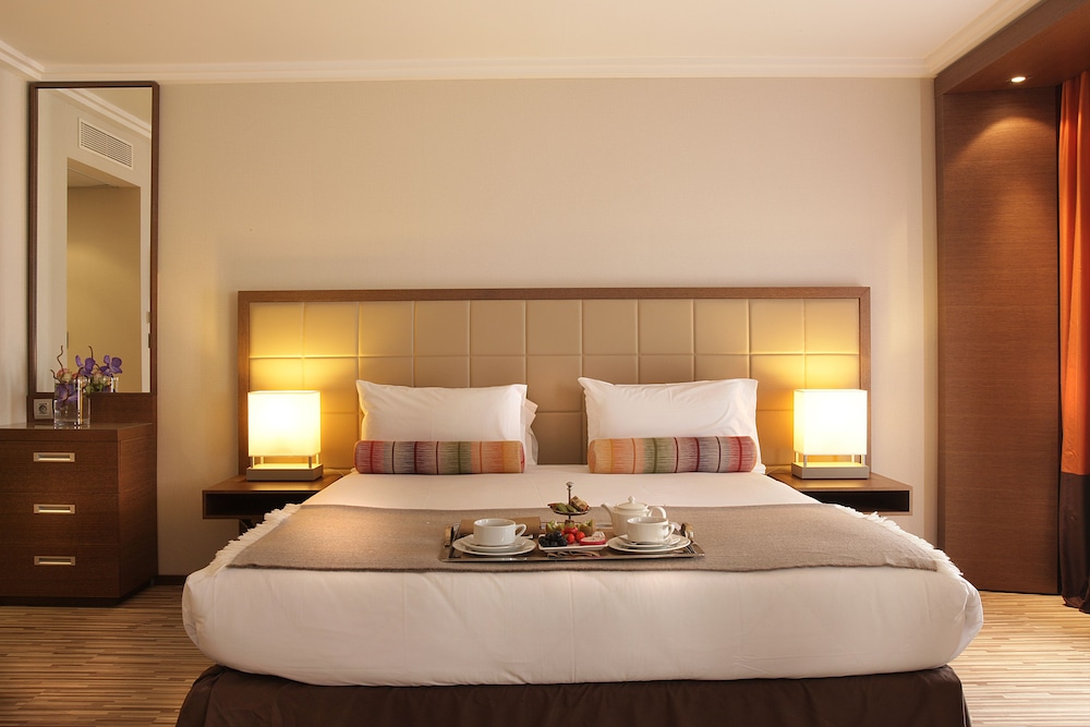 Room, 1 Queen Bed, Balcony, Pool View (Balcony) photo 2